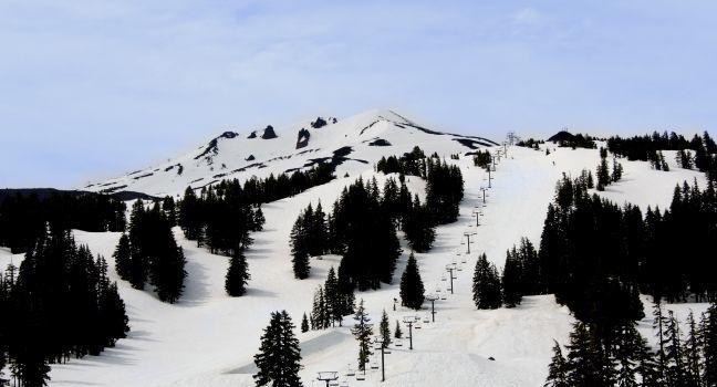 Mt Bachelor Chair Lift, snow caped mountain ski resort in Bend Oregon