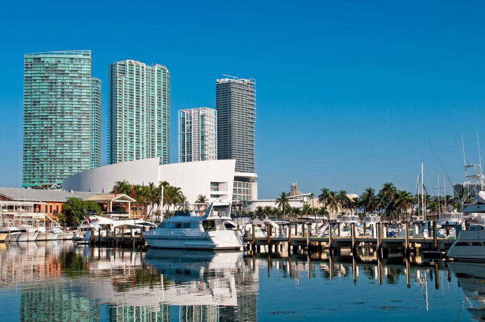 View of the Marina in Miami Bayside with modern buildings and skyline in the background
